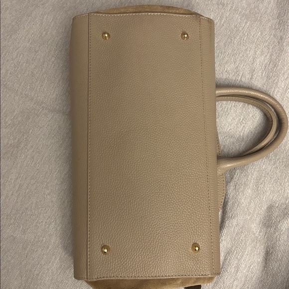Elegant Anna Paola Cream Leather Bag with Gold Accents.